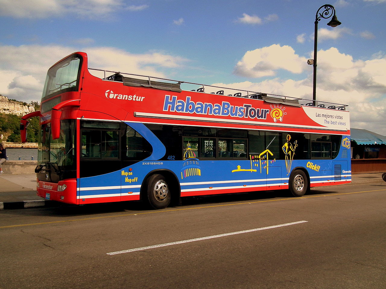 'Tour Bus, Habana' by calflier001 - https://www.flickr.com/photos/calflier001/5260242377/. Licensed under CC BY-SA 2.0 via Wikimedia Commons - https://commons.wikimedia.org/wiki/File:Tour_Bus,_Habana.jpg#/media/File:Tour_Bus,_Habana.jpg International Travel News